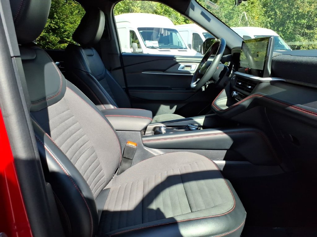 Certified 2025 Ford Explorer ST-Line AWD/4WD image 10