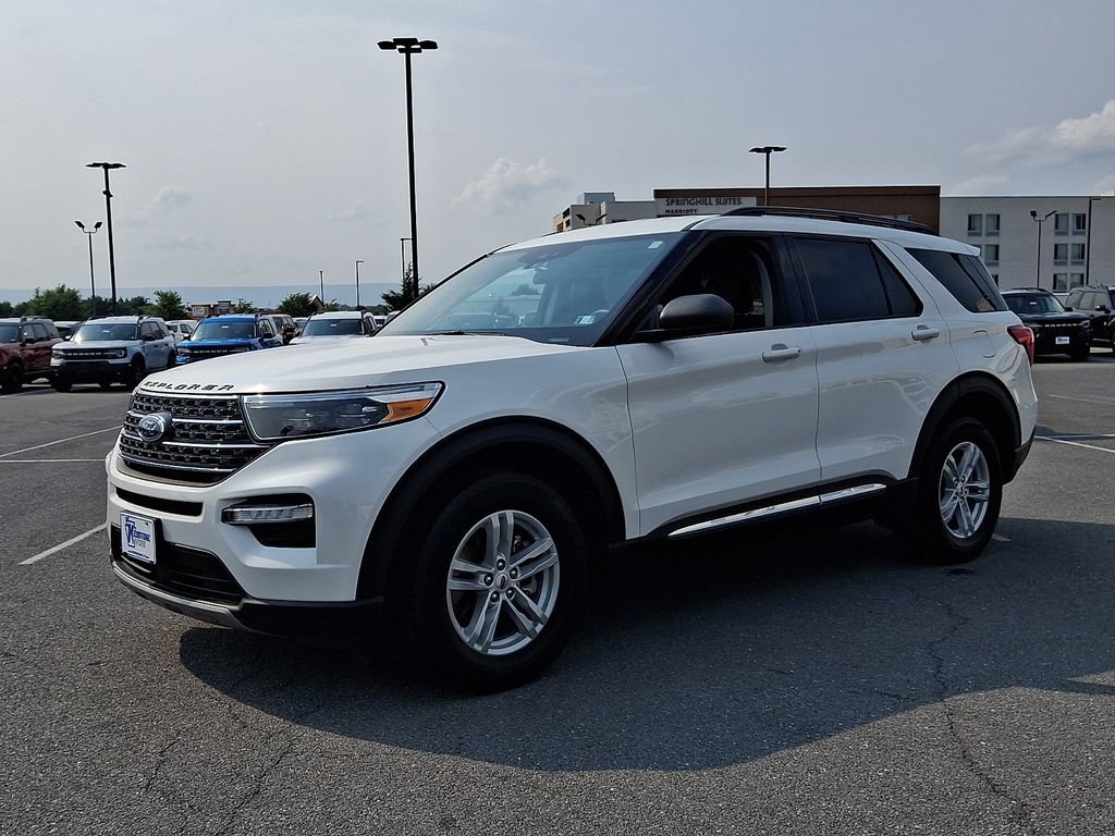 Certified 2023 Ford Explorer XLT w/ Equipment Group 202A AWD/4WD image 3