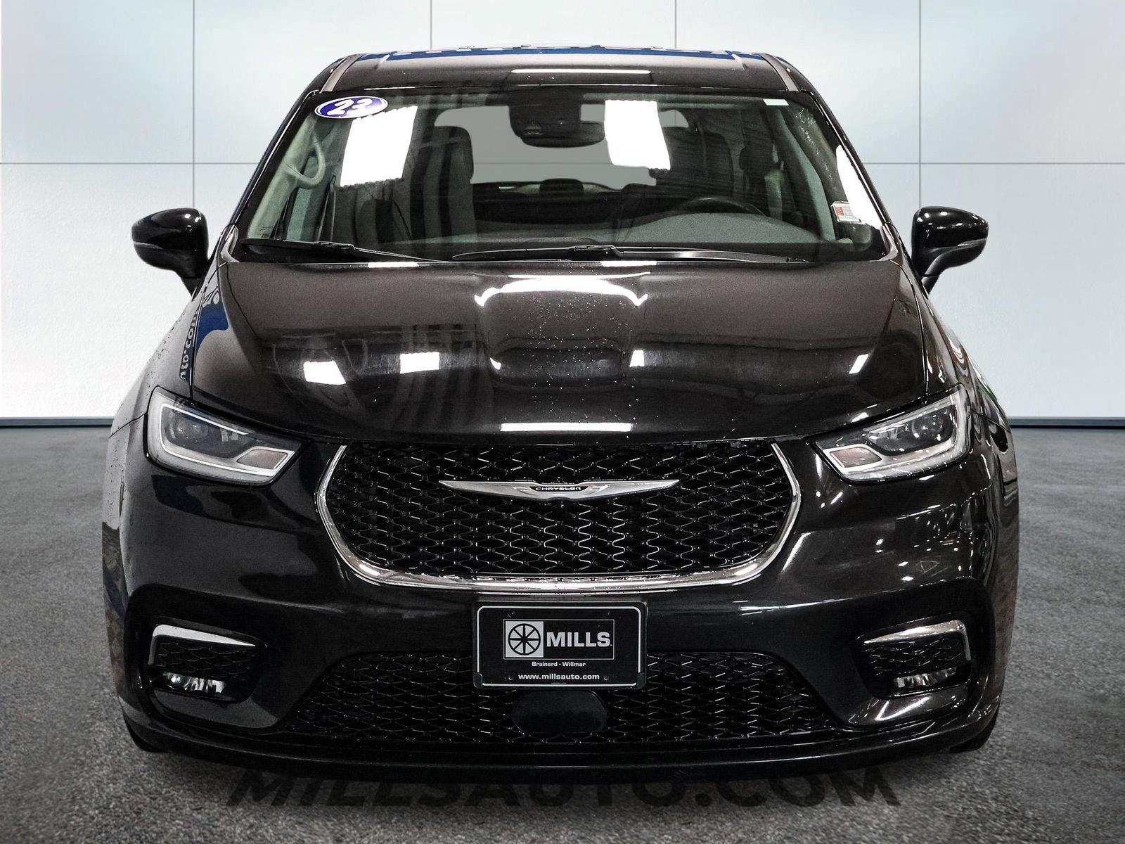 Used 2023 Chrysler Pacifica Touring-L FWD image 12