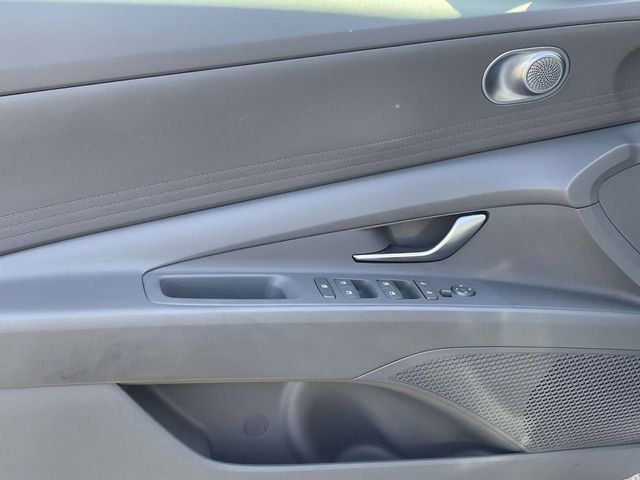 Used 2024 Hyundai Elantra SE FWD image 13
