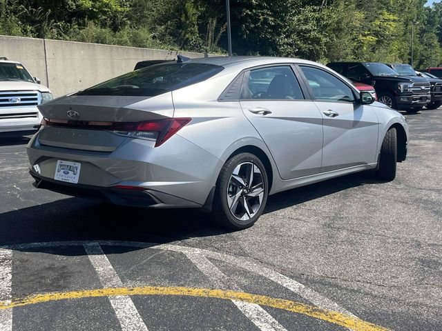 Used 2023 Hyundai Elantra SEL w/ Convenience Package FWD image 3