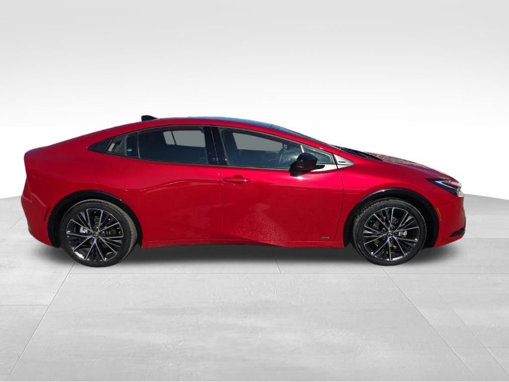 Used 2024 Toyota Prius XLE image 2