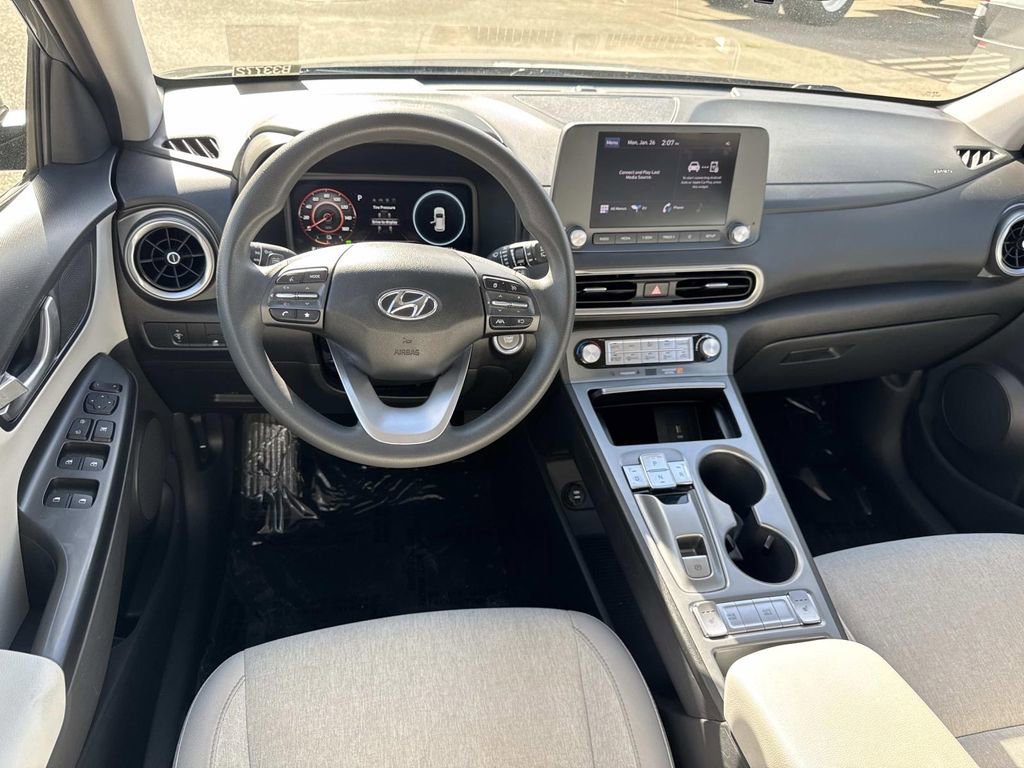 Used 2023 Hyundai Kona SE image 12