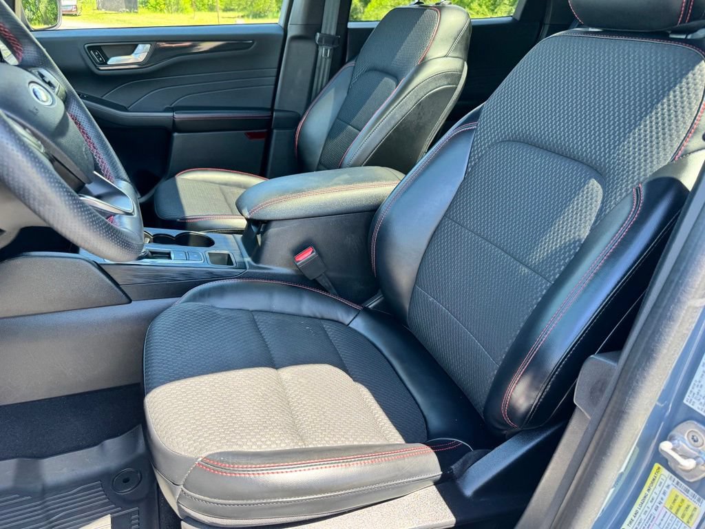 Certified 2023 Ford Escape ST-Line w/ Tech Pack #1 AWD/4WD image 11