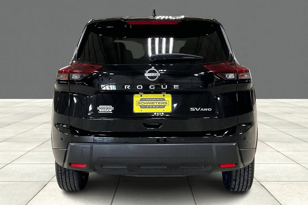 Used 2024 Nissan Rogue SV image 3
