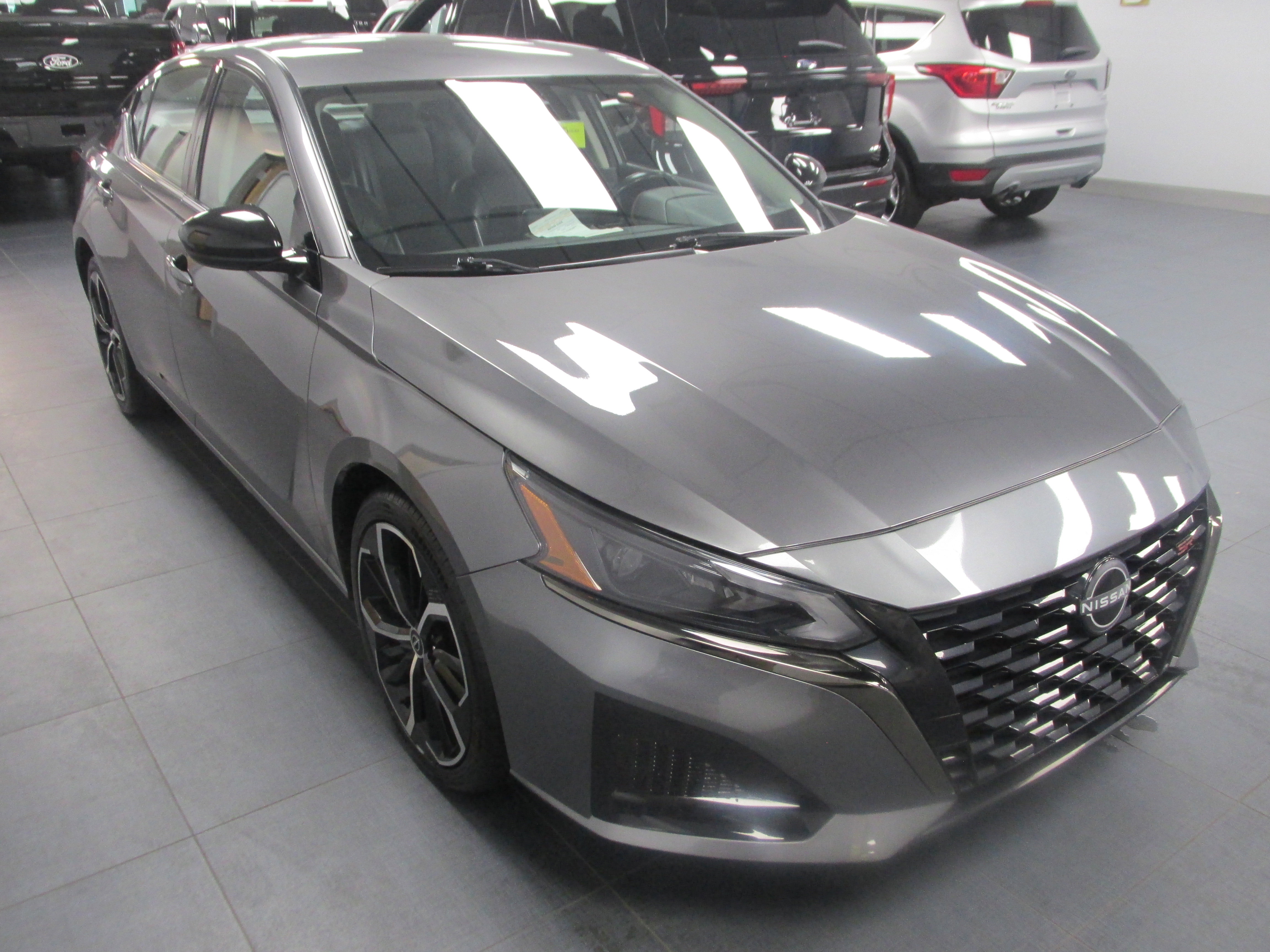 Used 2024 Nissan Altima 2.5 SR FWD image 3