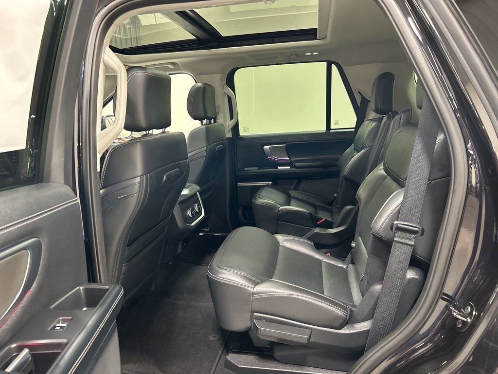 Certified 2025 Ford Expedition Platinum image 29