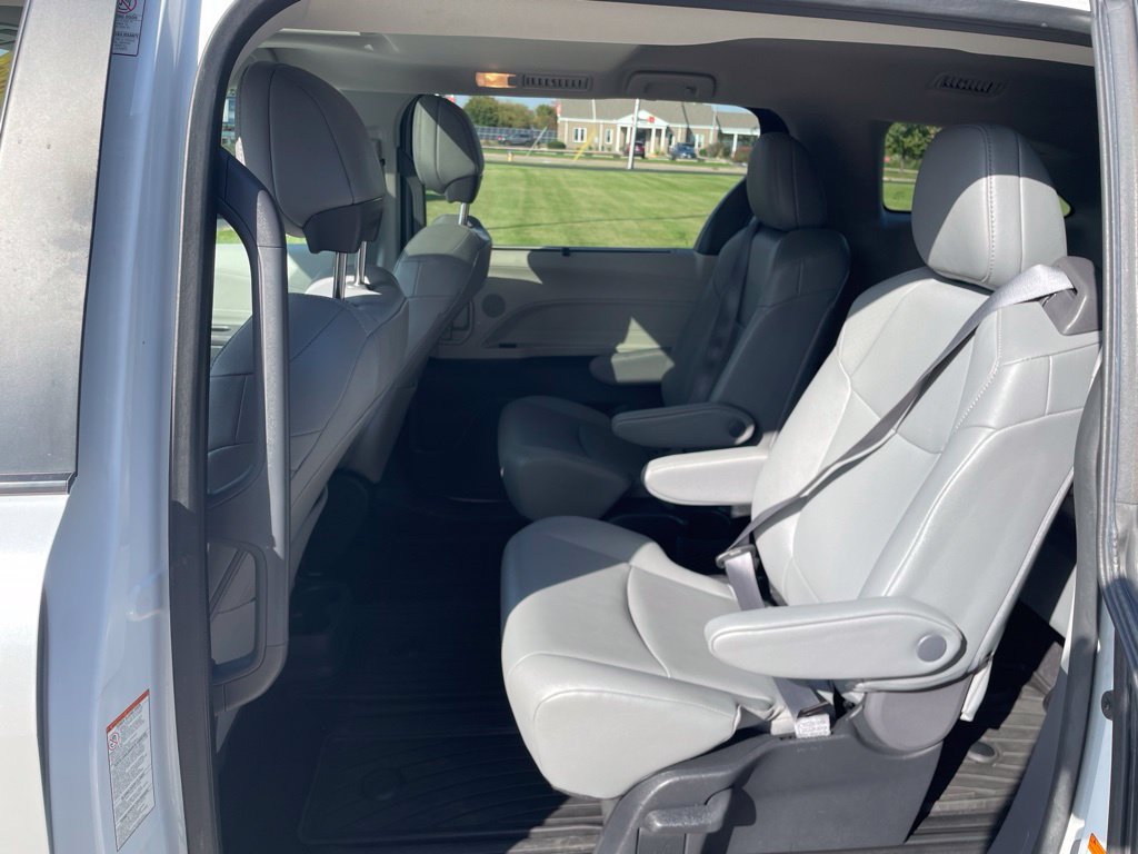 Used 2023 Toyota Sienna XLE AWD/4WD image 11