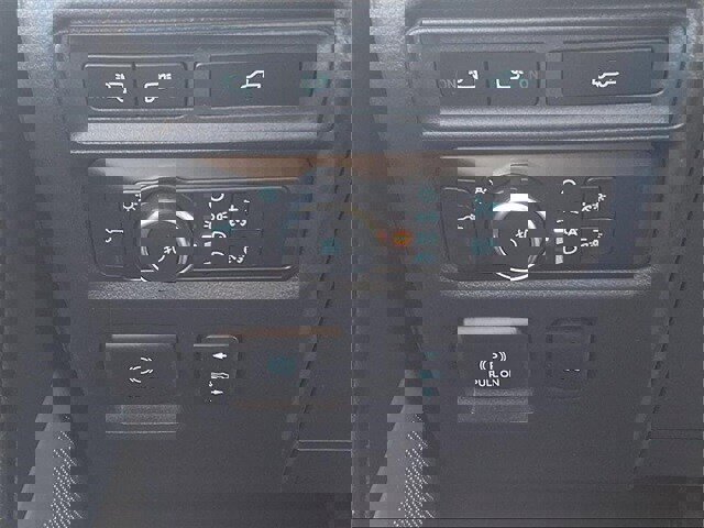 Certified 2021 Ford F150 Lariat w/ Equipment Group 502A High image 25