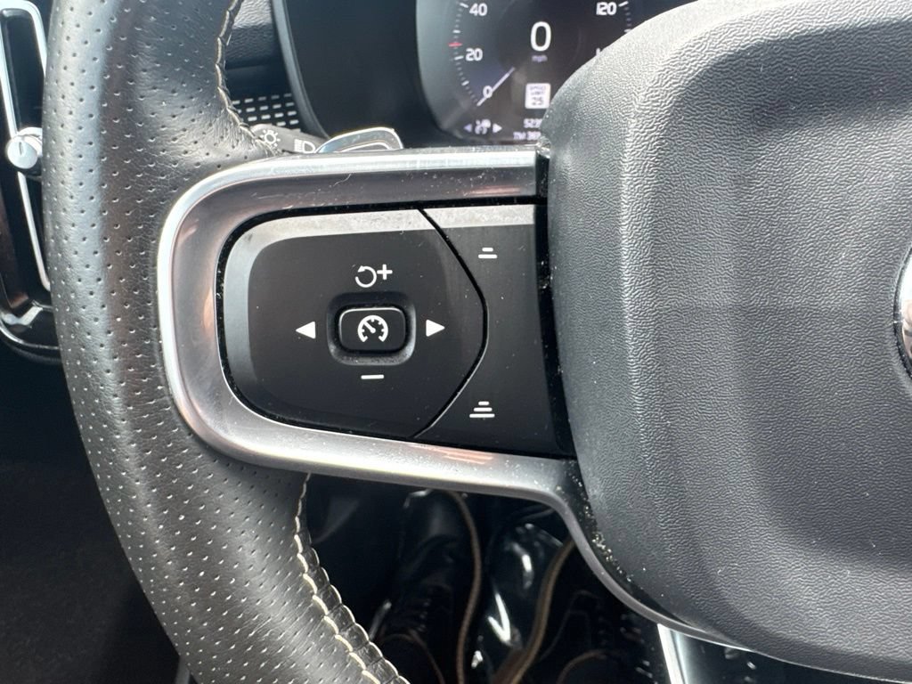 Used 2020 Volvo XC40 T5 R-Design w/ Protection Package AWD/4WD image 19