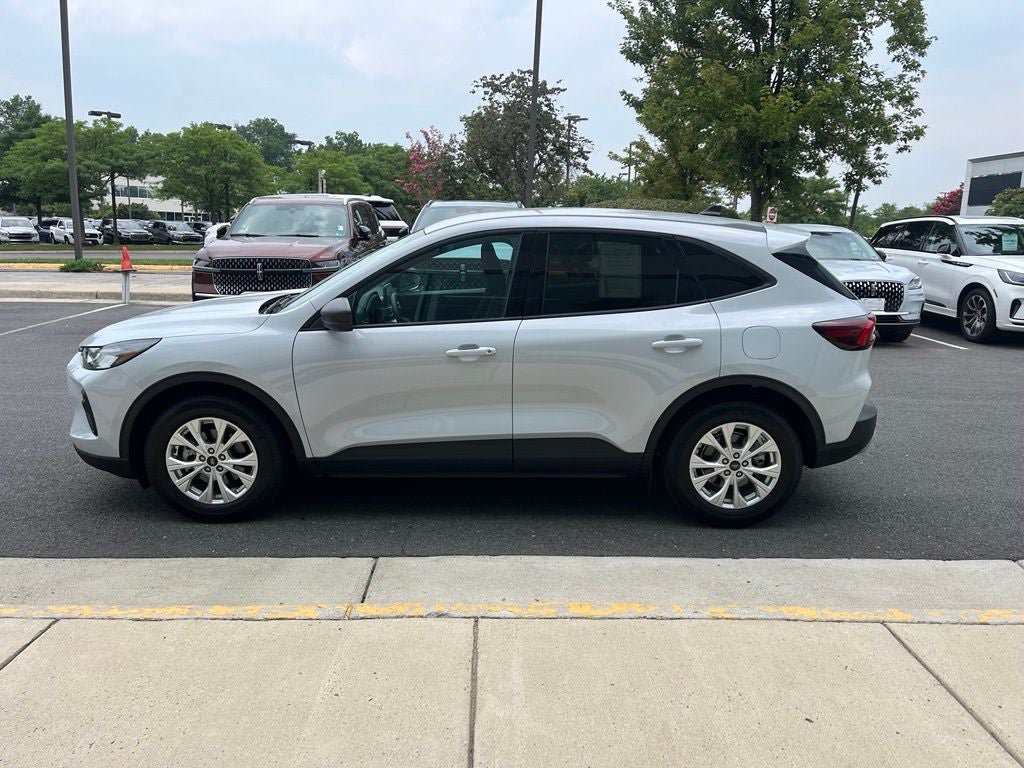 Certified 2025 Ford Escape Active w/ Cold Weather Package FWD image 6