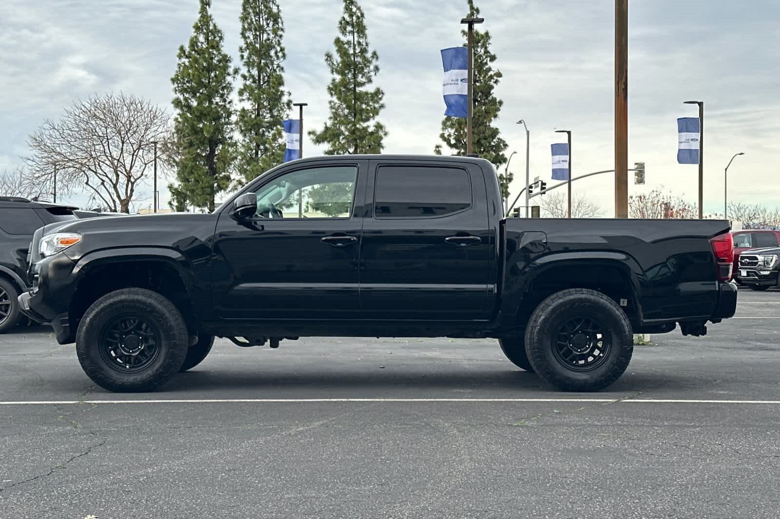 Used 2022 Toyota Tacoma SR image 2