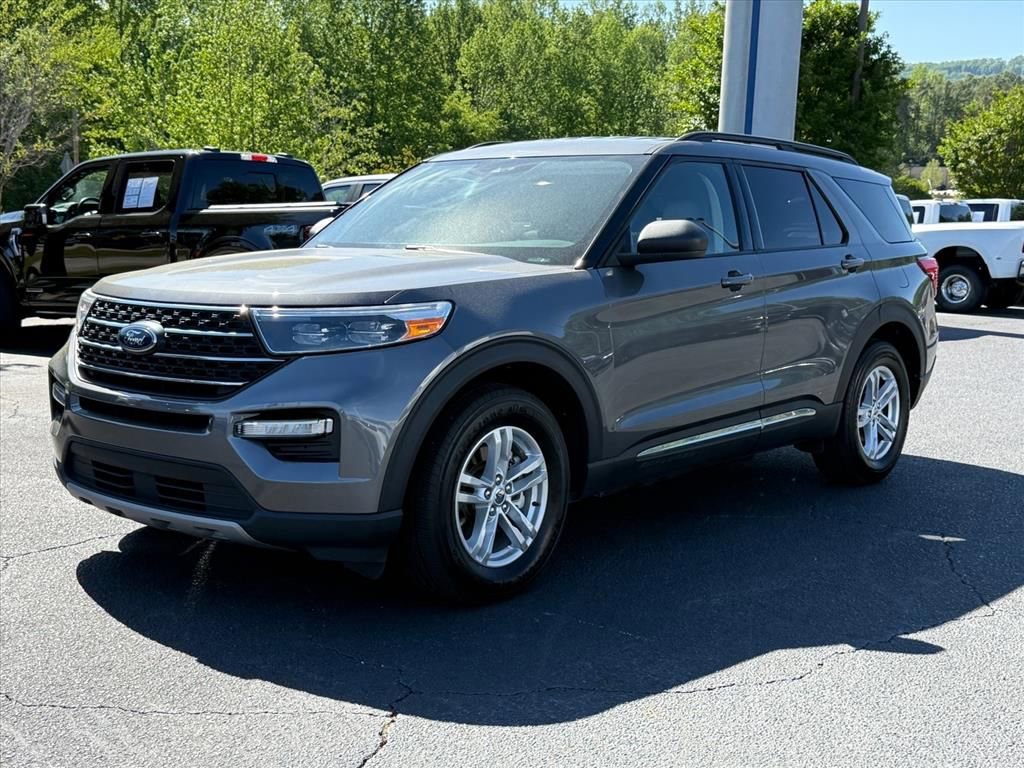 Certified 2022 Ford Explorer XLT w/ Equipment Group 202A RWD image 8