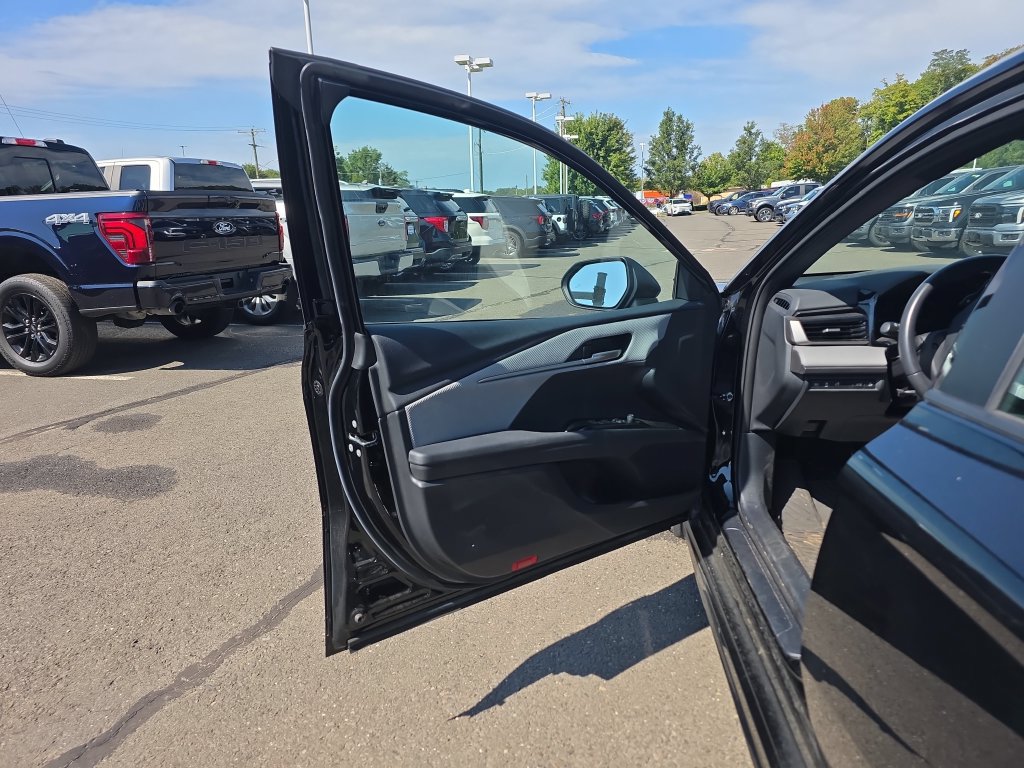 Used 2025 Toyota Camry SE AWD/4WD image 20