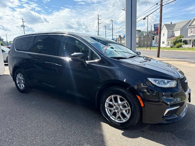 Used 2025 Chrysler Pacifica Select FWD image 4
