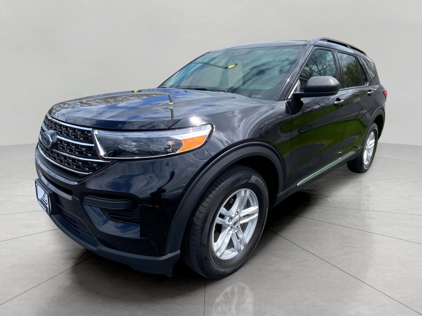 Certified 2024 Ford Explorer XLT AWD/4WD image 3