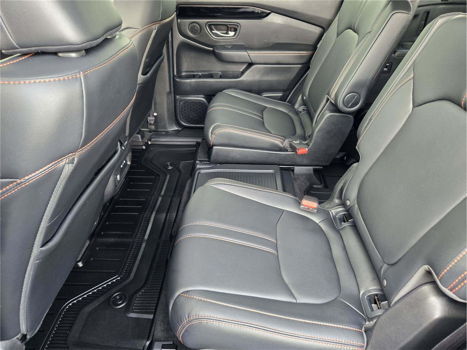 Used 2025 Honda Pilot TrailSport image 28