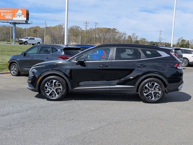 Used 2025 Kia Sportage EX w/ Premium Package FWD image 2