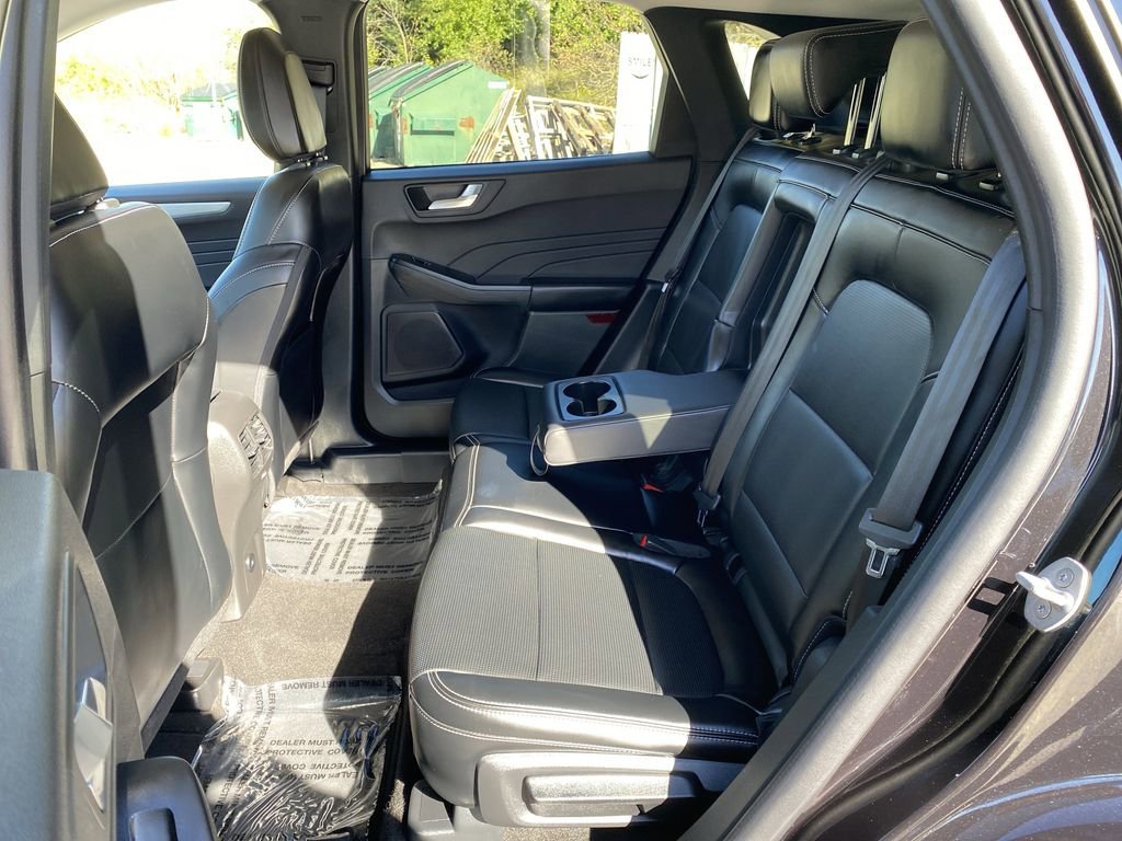 Certified 2025 Ford Escape Platinum image 37