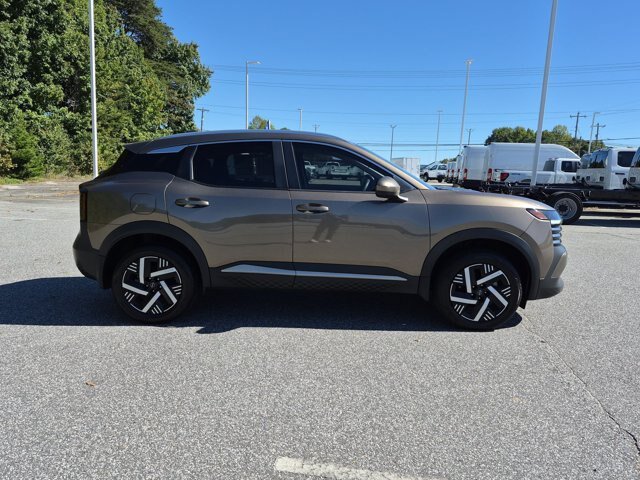 Used 2025 Nissan Kicks SV w/ SV Premium Package FWD image 3