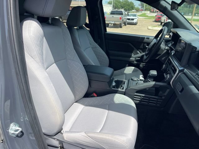 Used 2025 Toyota Tacoma SR5 AWD/4WD image 19
