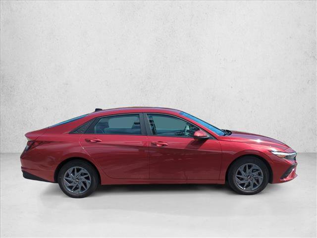 Used 2024 Hyundai Elantra SEL FWD image 4