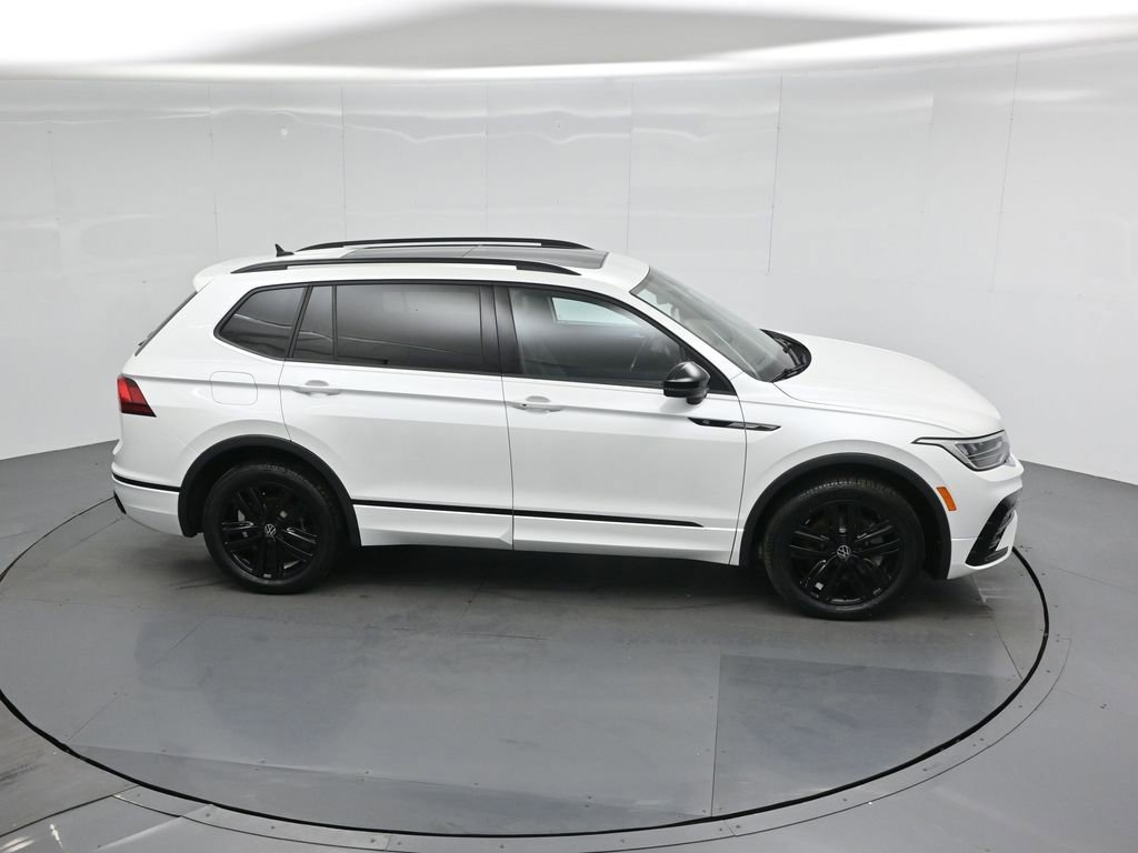 Used 2022 Volkswagen Tiguan SE R-Line image 12