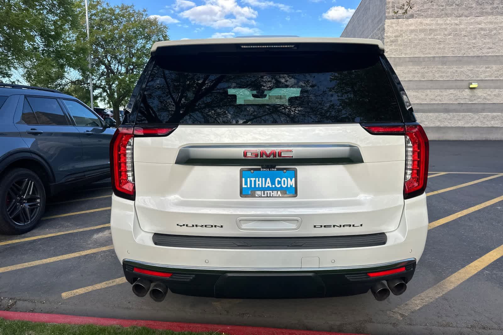 Used 2021 GMC Yukon Denali w/ Denali Ultimate Package AWD/4WD image 5