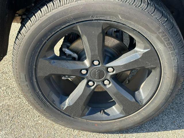 Used 2023 Jeep Grand Cherokee Altitude image 7