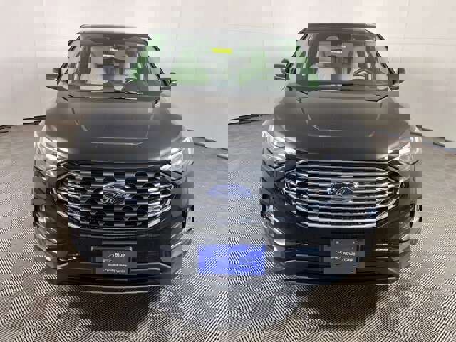 Certified 2023 Ford Edge Titanium w/ Class II Trailer Tow Package image 7