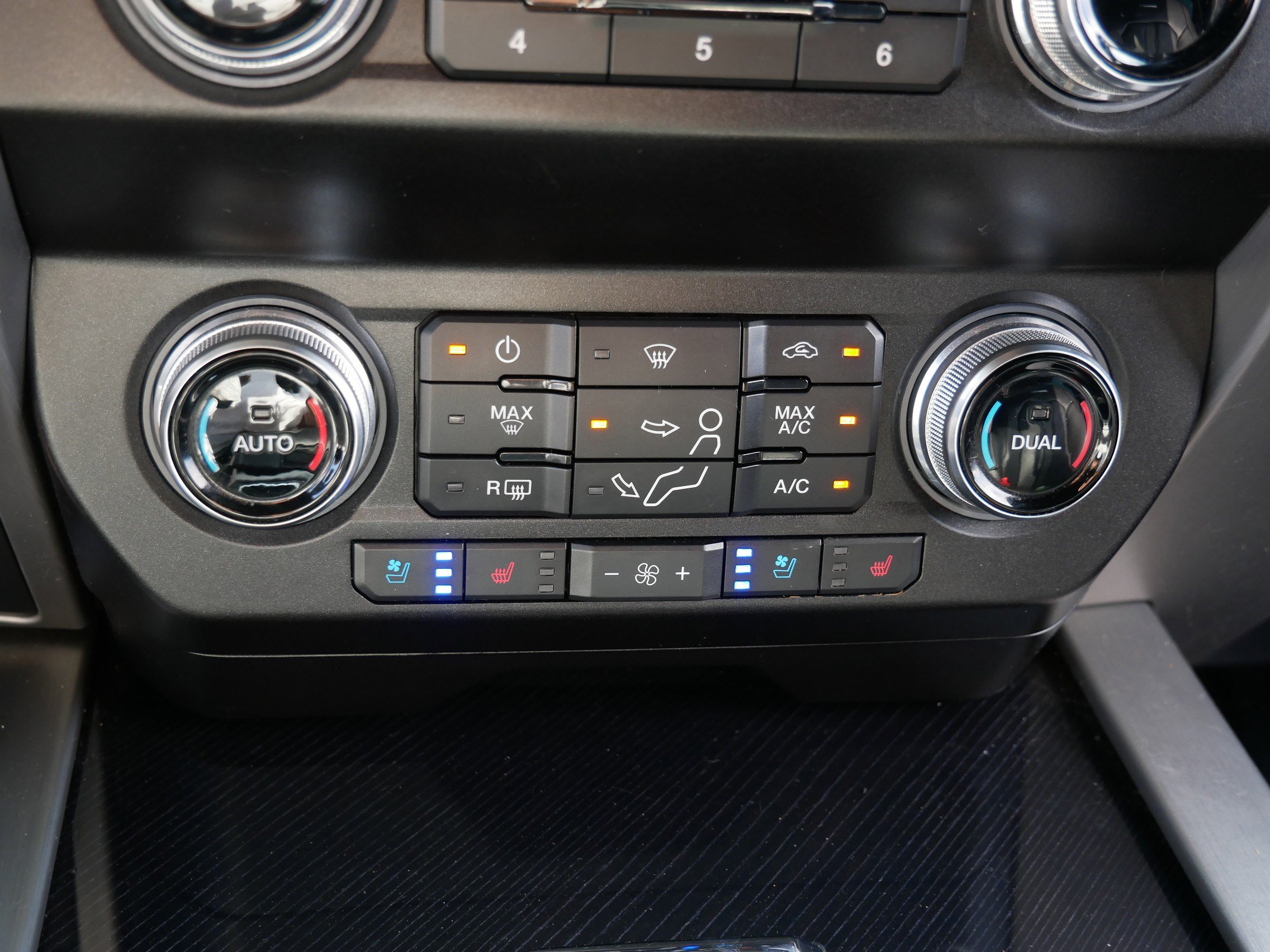 Certified 2021 Ford F350 Platinum w/ FX4 Off-Road Package AWD/4WD image 23