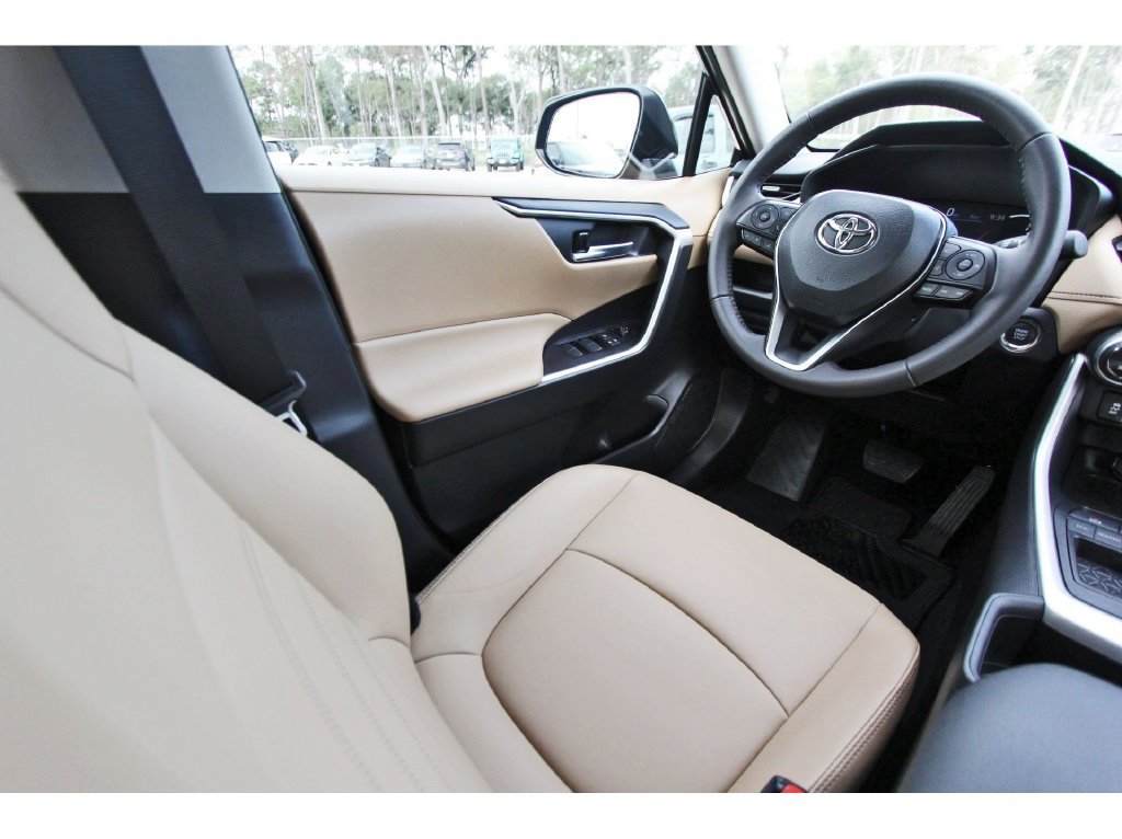 Used 2025 Toyota RAV4 XLE Premium w/ Blackout Package (GST) FWD image 11