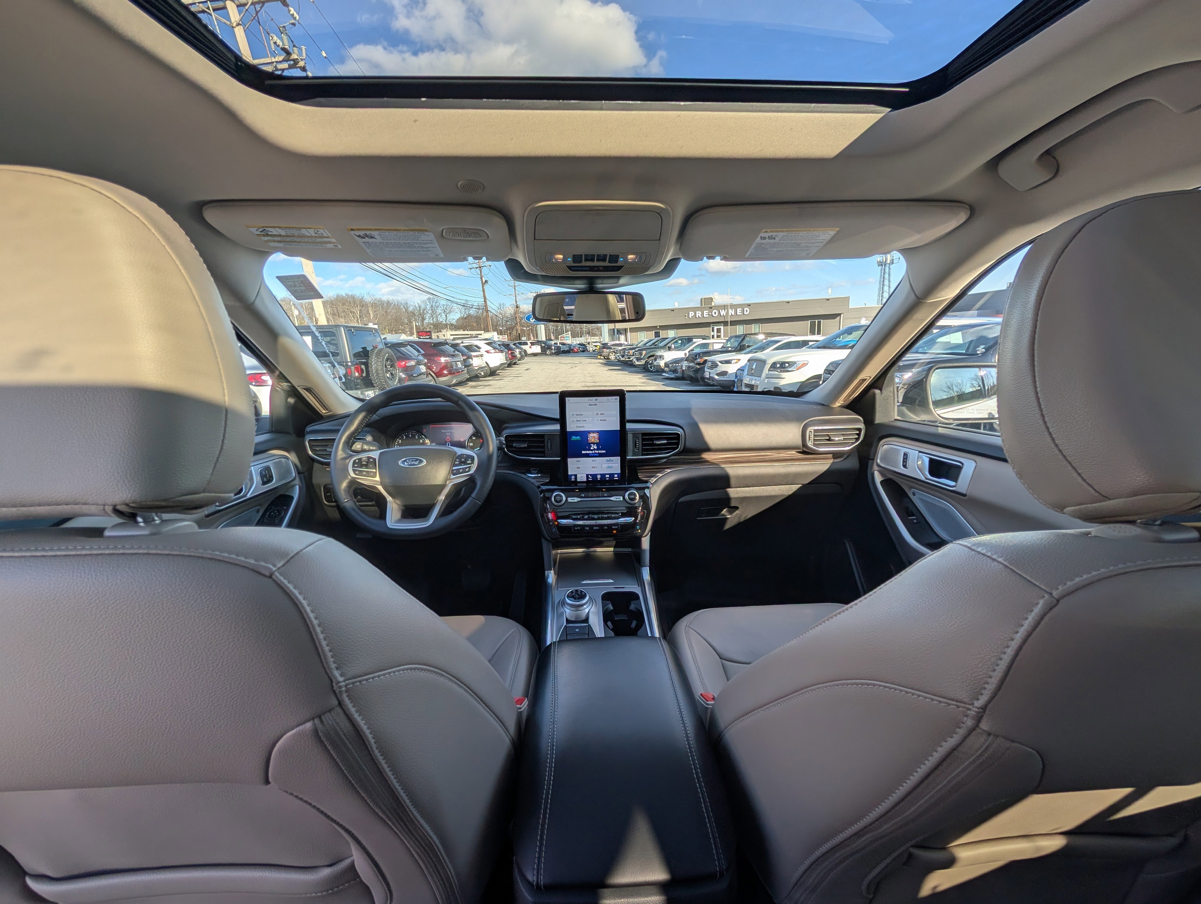 Certified 2023 Ford Explorer Limited w/ Limited Technology Package image 21