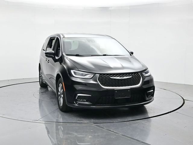 Used 2025 Chrysler Pacifica Select FWD image 4