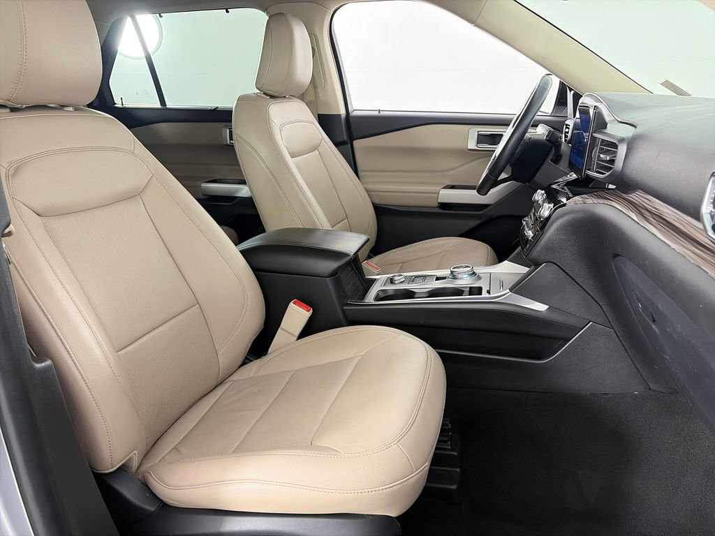 Certified 2022 Ford Explorer Limited AWD/4WD image 32