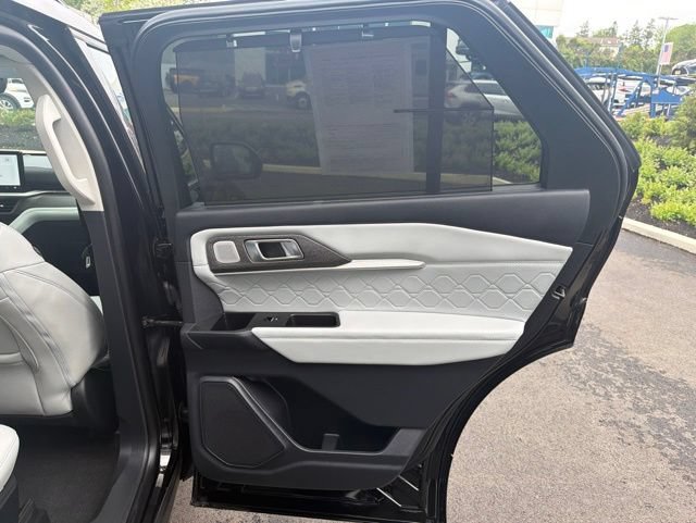 Certified 2025 Ford Explorer Platinum w/ Ultimate Package AWD/4WD image 24
