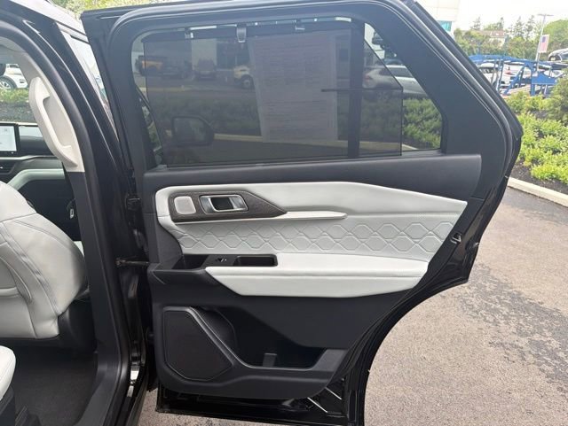 Certified 2025 Ford Explorer Platinum AWD/4WD image 24