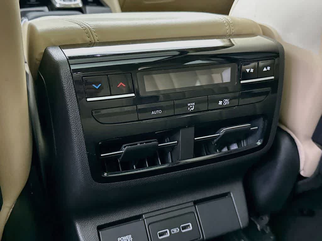 Used 2023 Acura MDX SH-AWD w/ Technology Package image 12