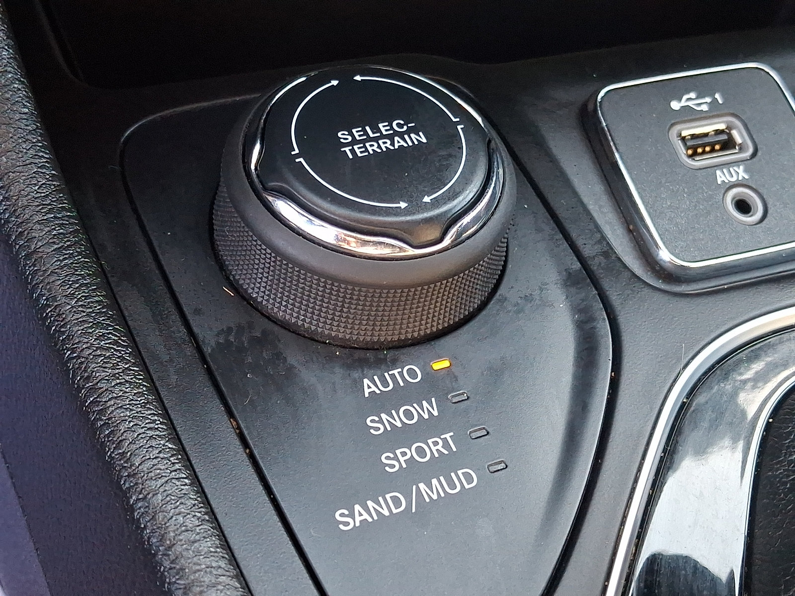 Used 2019 Jeep Cherokee Limited AWD/4WD image 24