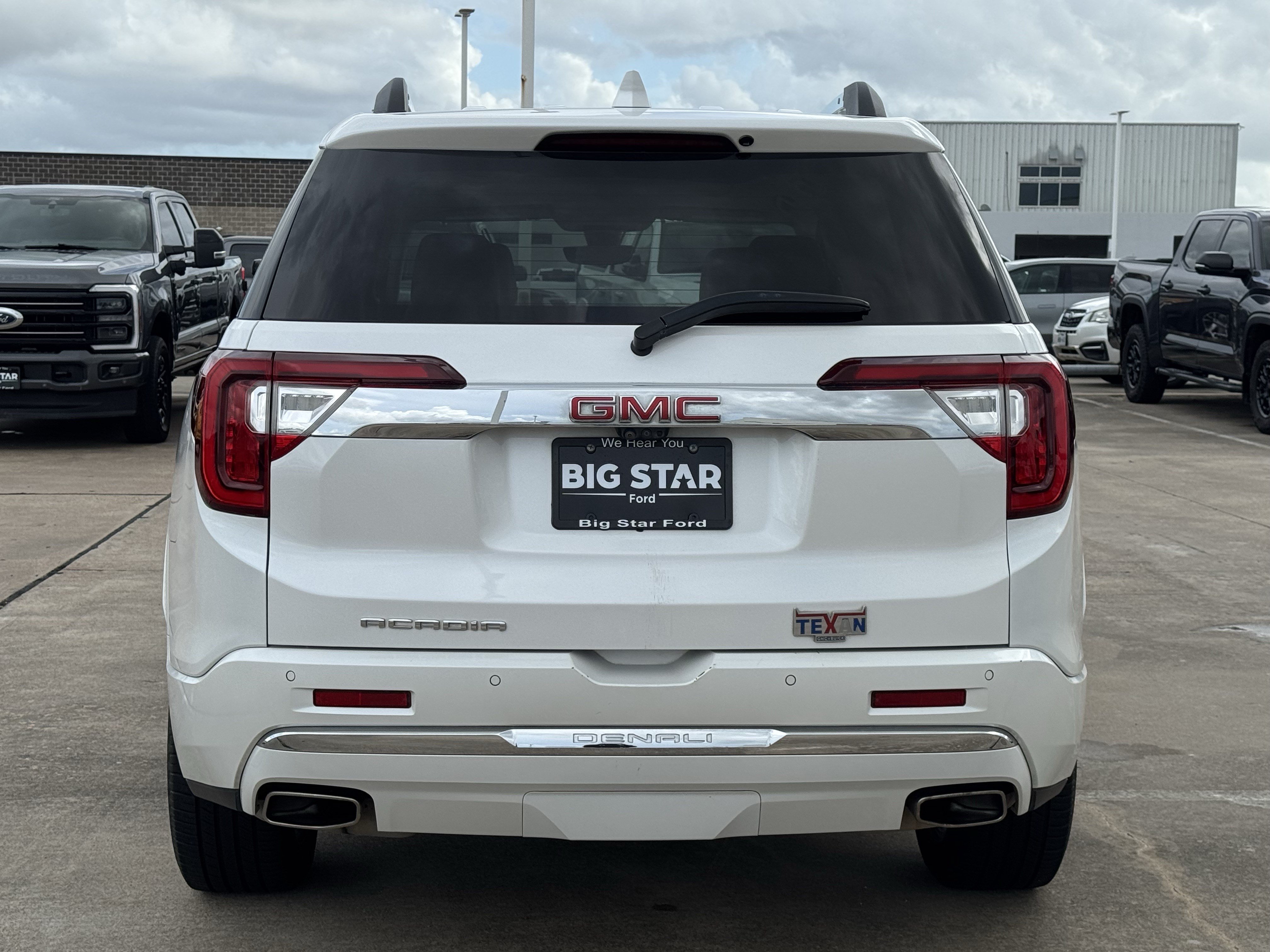 Used 2022 GMC Acadia Denali w/ Denali Ultimate Package FWD image 9