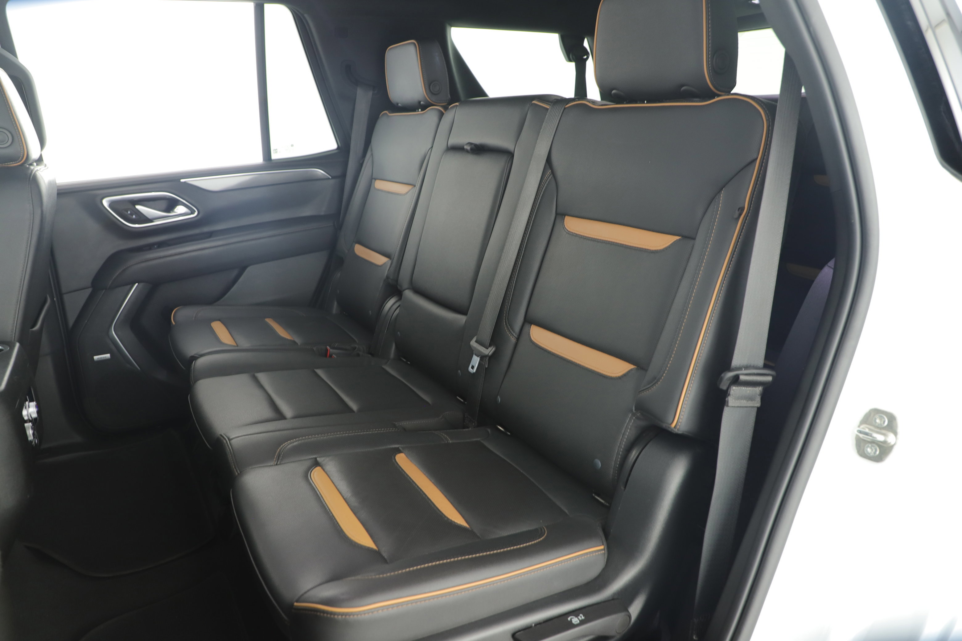 Used 2022 GMC Yukon AT4 w/ Technology Package image 23