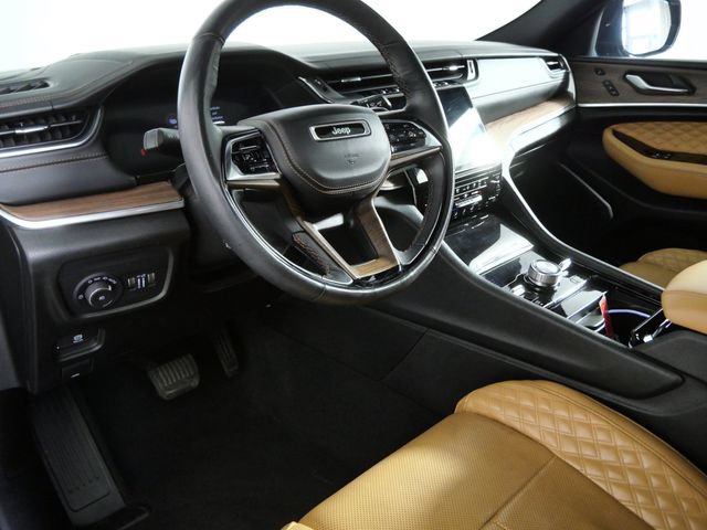Used 2023 Jeep Grand Cherokee L Summit w/ Luxury Tech Group V AWD/4WD image 17