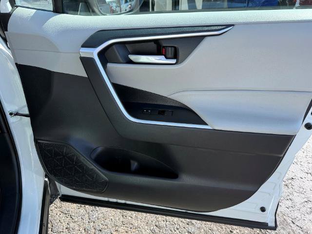 Used 2020 Toyota RAV4 XLE AWD/4WD image 21