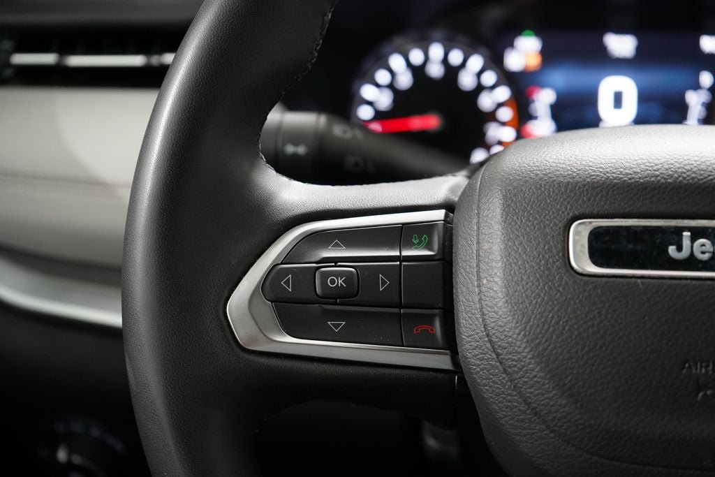Used 2025 Jeep Compass Limited AWD/4WD image 15