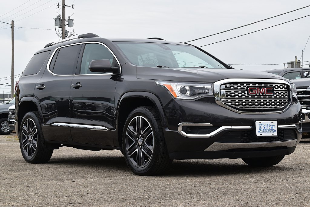 Used 2017 GMC Acadia Denali w/ Technology Package AWD/4WD image 3