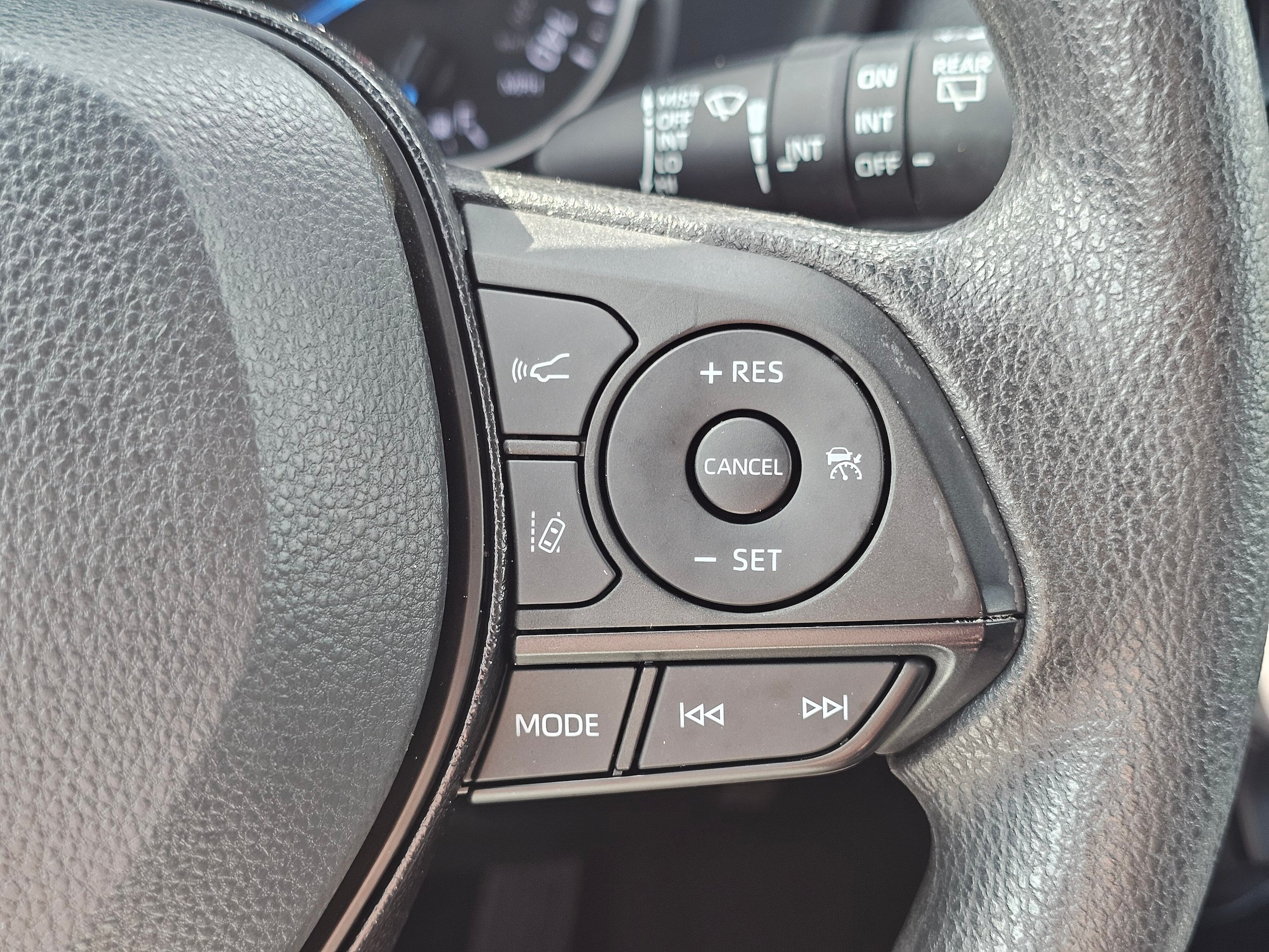 Used 2021 Toyota RAV4 XLE AWD/4WD image 26