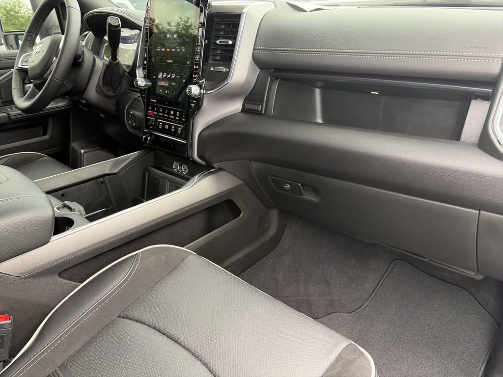 Used 2025 RAM 2500 Laramie AWD/4WD image 31