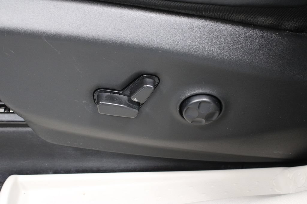 Used 2023 Chrysler Pacifica Touring-L FWD image 25