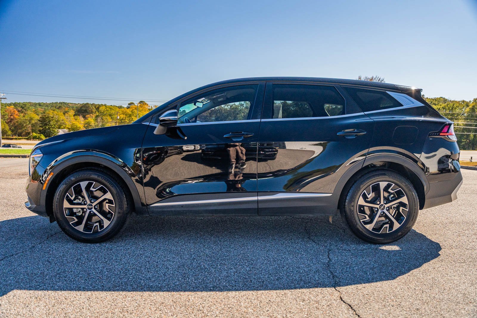 Used 2025 Kia Sportage EX image 2