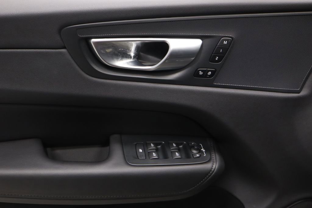 Used 2024 Volvo XC60 T8 Core AWD/4WD image 23